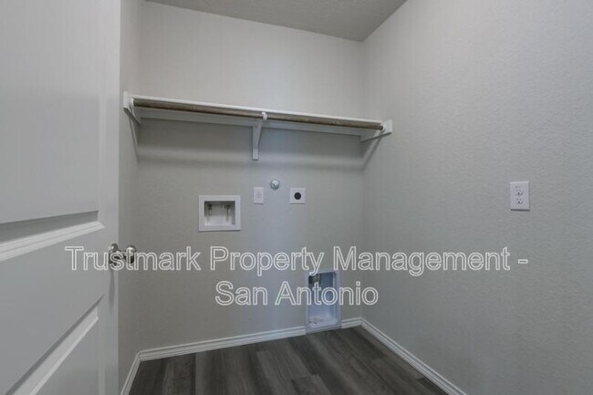 Building Photo - 242 Holland Pk