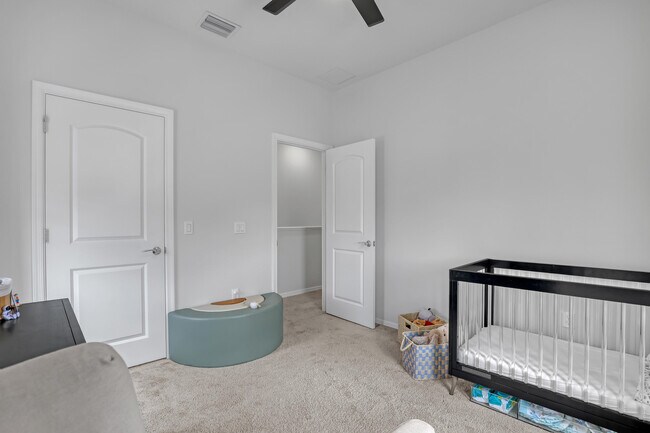 Building Photo - 4740 Chantilly Rd