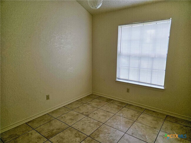 Building Photo - 113 Guadalupe River Dr