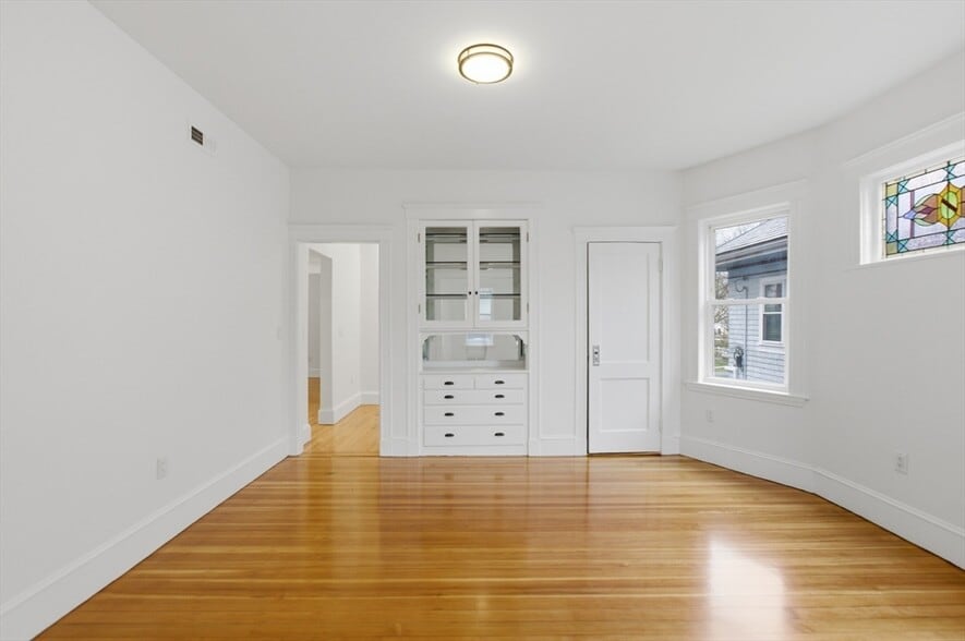 Building Photo - 26 Roseclair St