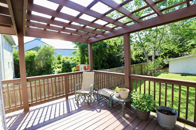 Building Photo - 1910 Lybrand St