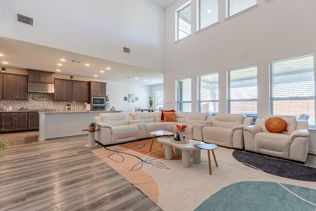 Building Photo - 2332 Giona Pl