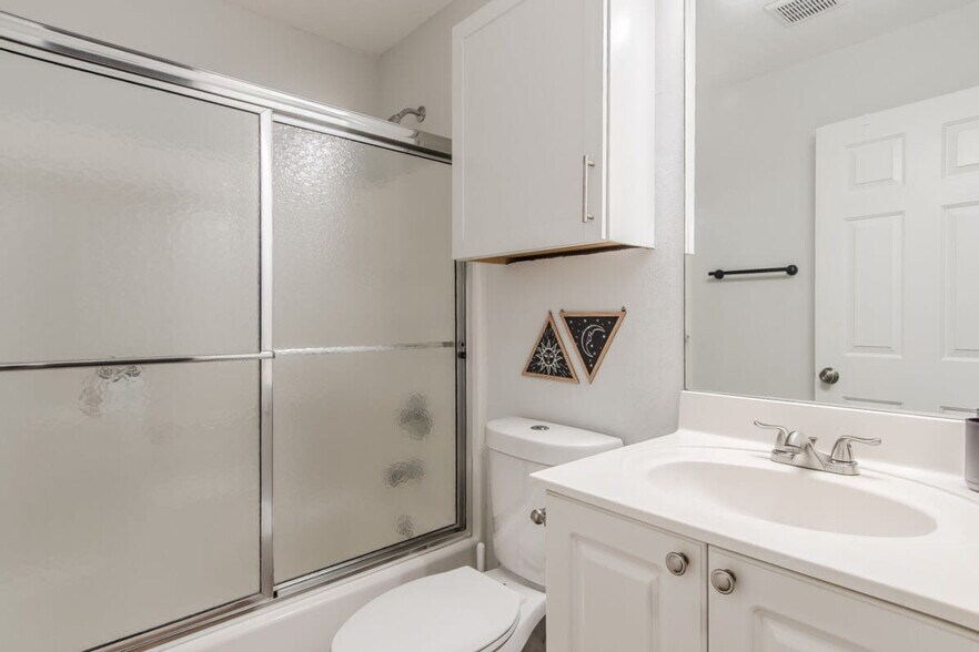 Building Photo - 3285 3rd Pl