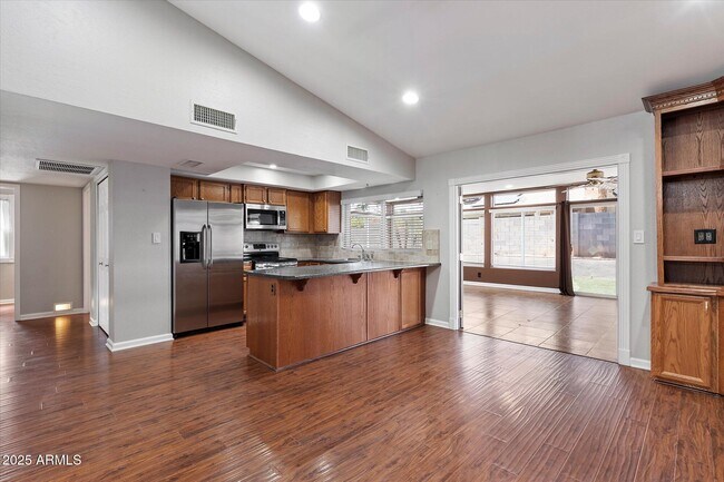Building Photo - 6822 E Kelton Ln