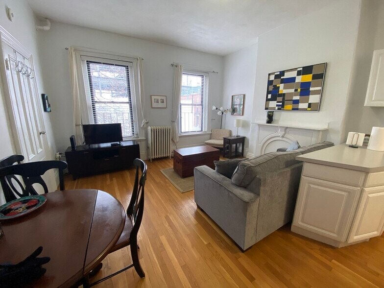 Primary Photo - 670 Tremont St
