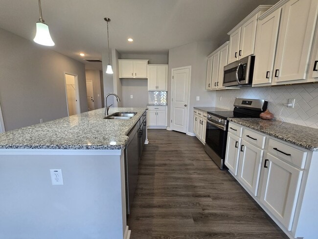 Building Photo - **October Rent Free**4 Bedroom, 2 Bath Hom...