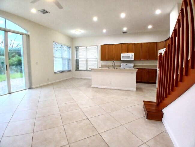 Building Photo - 1171 W Magnolia Cir
