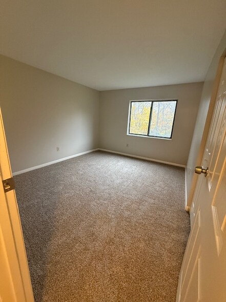 Building Photo - 3645 Kohn Dr