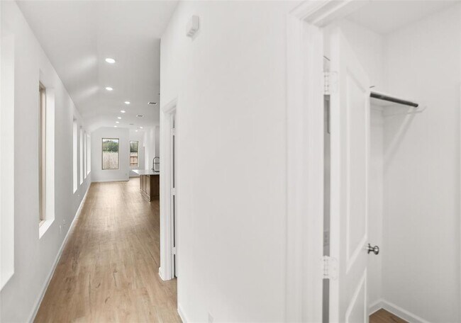 Building Photo - 28806 Bobcat Run Dr