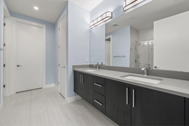 Building Photo - 625 NE 22nd Dr