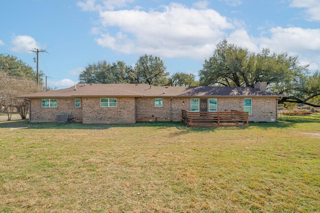 Building Photo - 1501 W Cedar St