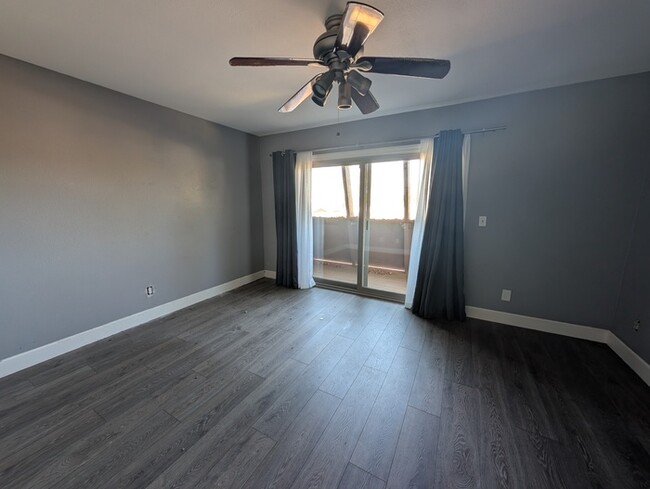 Building Photo - Los Prados Townhome with in unit laundry