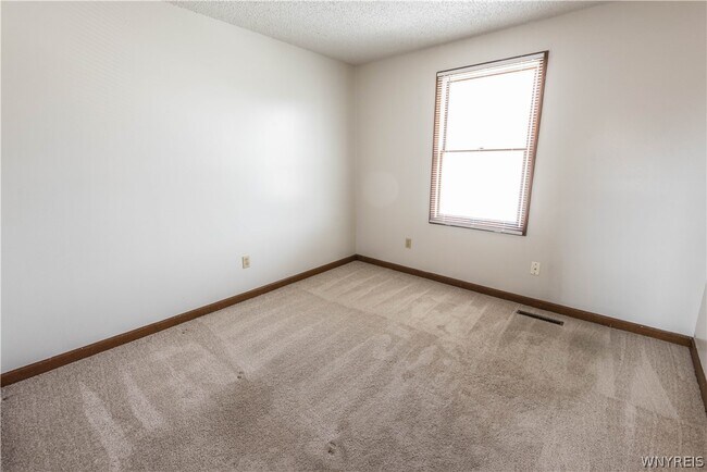 Building Photo - 325 Kaymar Dr