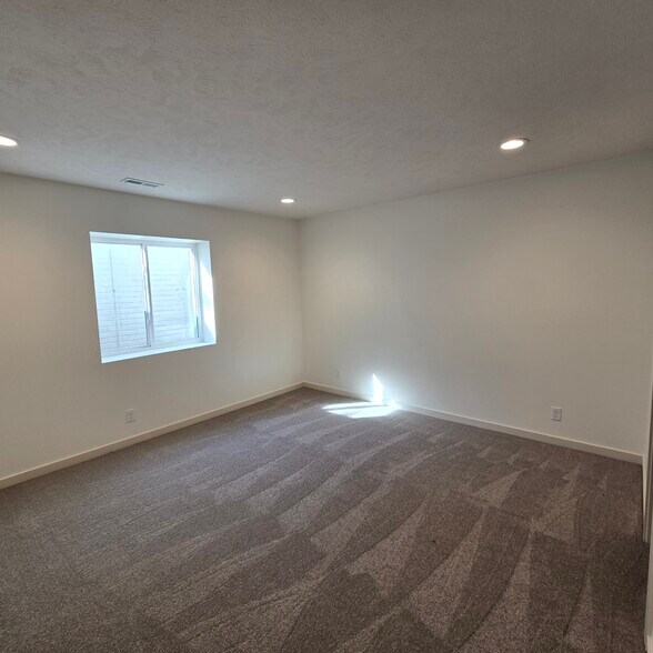 Building Photo - 8101 Kallum Dr