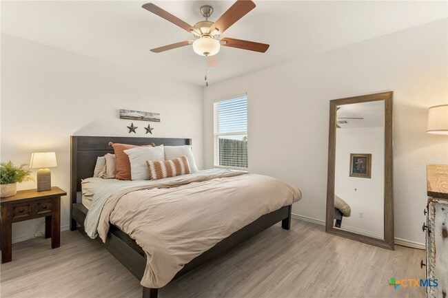 Building Photo - 9129 Navarro Vis