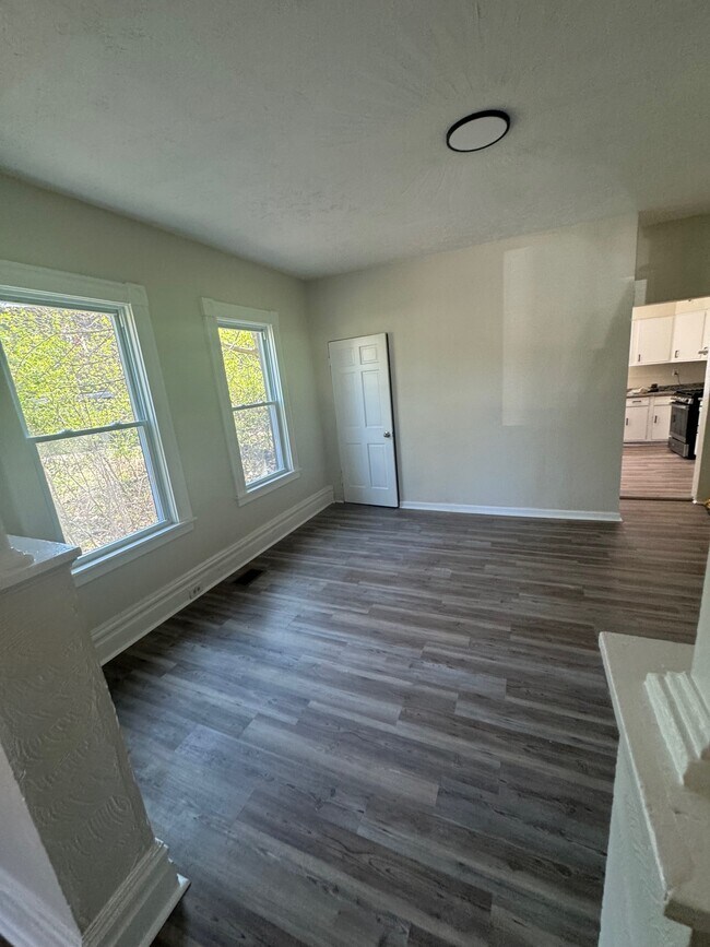 Building Photo - 6440 Dean St