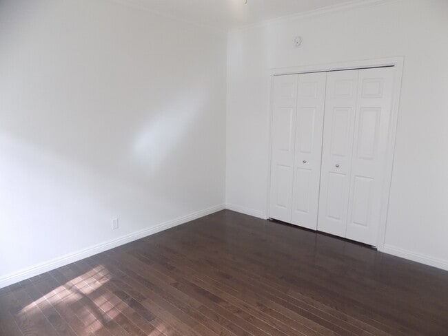 Building Photo - 109 N Clark Dr