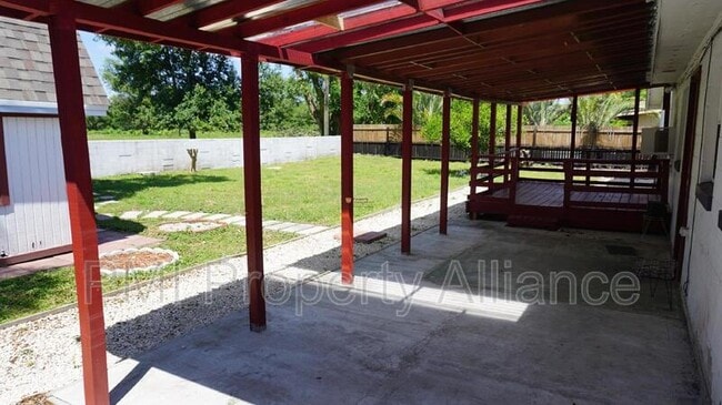 Building Photo - 1527 Leeway Ave