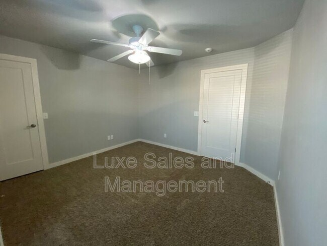Building Photo - 17604 Sunny Hollow Rd