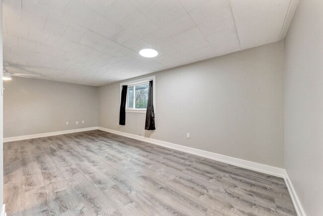 Building Photo - Welcome to your new condo in Walden Woods, located within the sought-after West Allegheny School ...