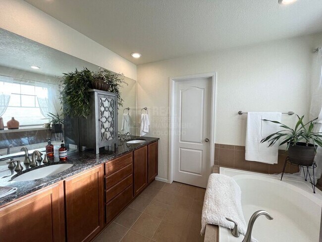 Building Photo - 13360 Olive St