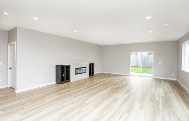 Building Photo - BRAND NEW- One Story- 1/2 off First Month's Rent!