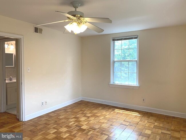 Building Photo - 26 S Old Glebe Rd