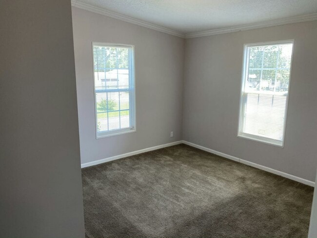 Building Photo - 517 Remann Rd