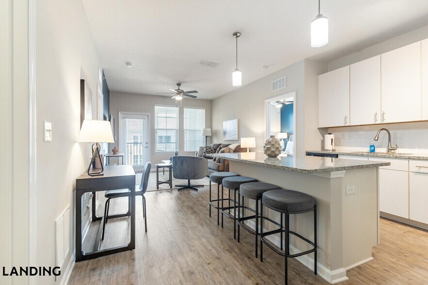 Building Photo - 2300 Tapestry Park Dr