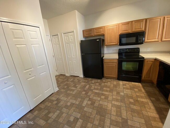 Building Photo - 445 Scrub Jay Dr