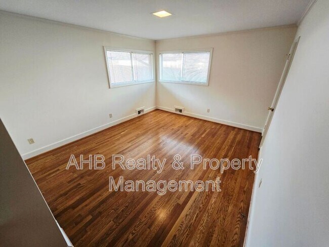 Building Photo - 3261 Alamance Rd