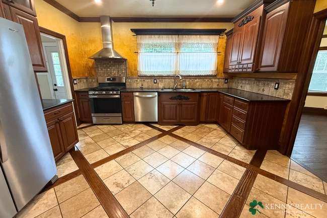 Building Photo - Charming Victorian 3 Bedroom Home in Colma