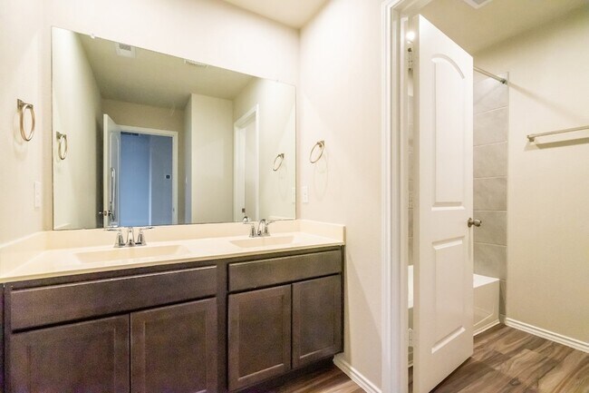 Building Photo - 16856 Pink Wintergreen Dr