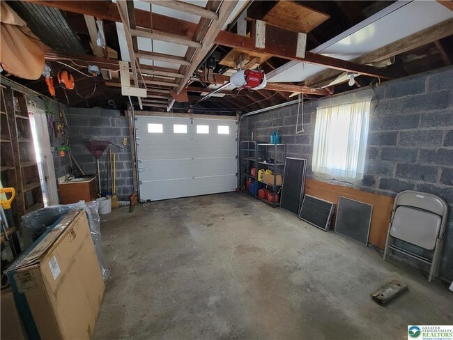 Building Photo - 712 Chestnut St