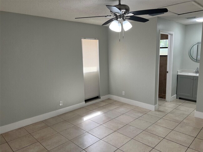 Building Photo - 500 NE 34th St