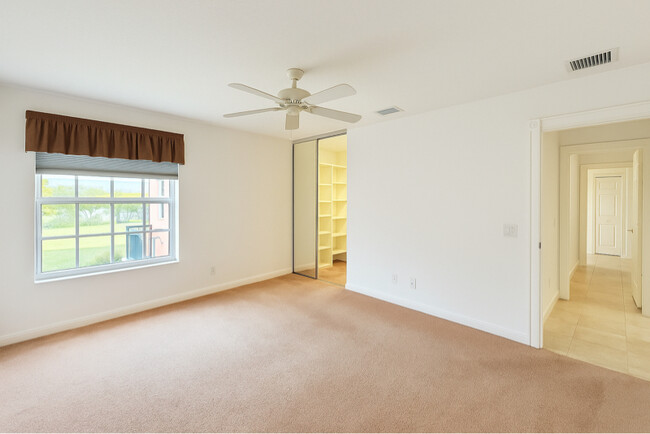 Building Photo - 12040 SW Elsinore Dr