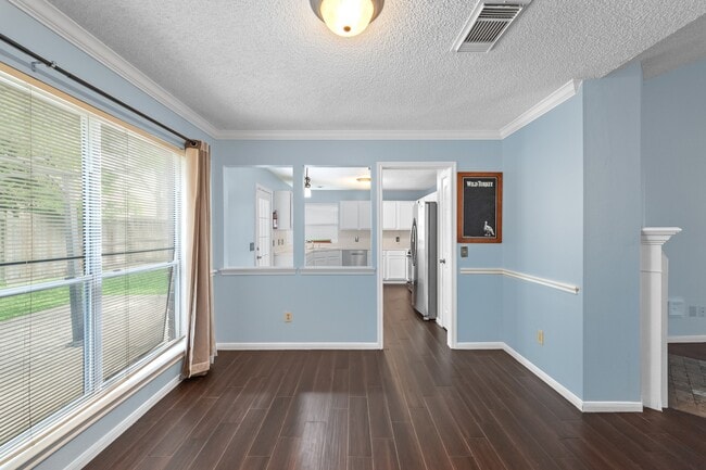 Building Photo - 3909 Greenwood Dr
