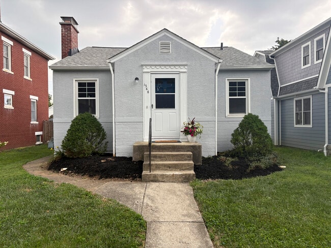 Building Photo - 1368 Westwood Ave