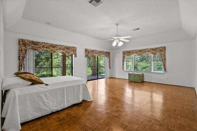 Building Photo - 3415 Bayou Dr E