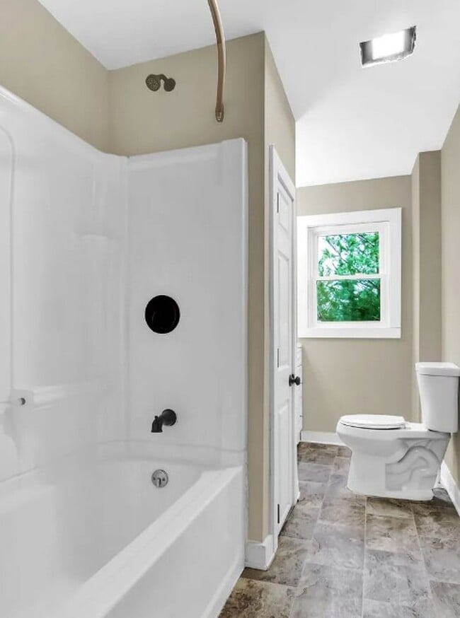 Building Photo - Bright 3 Bedroom, 2 Bath Home In East Pennsboro!