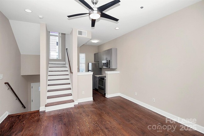 Building Photo - 2040 Atherton Heights Ln