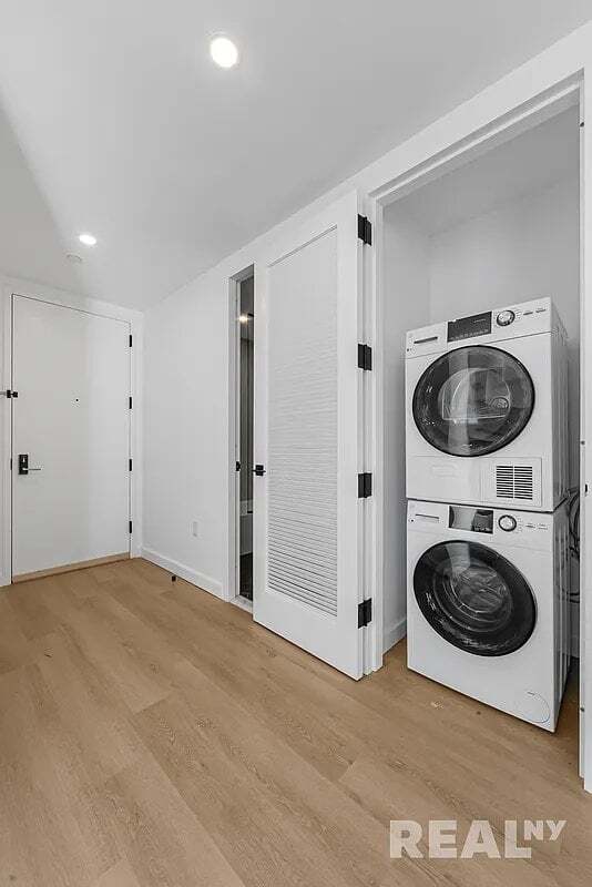 Building Photo - 953 Dean St