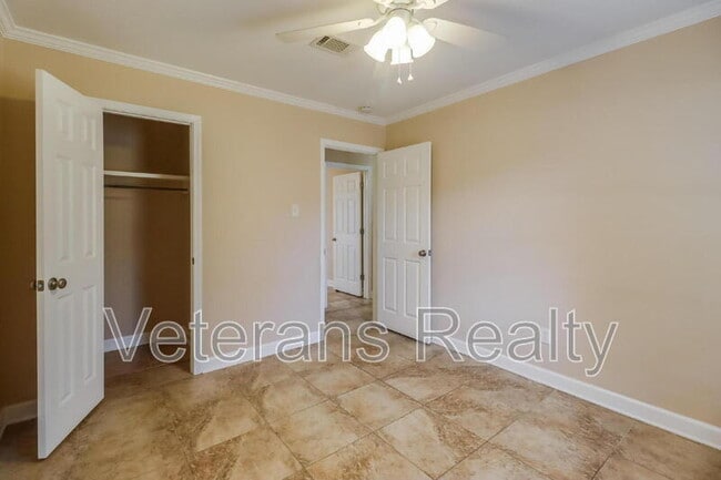 Building Photo - 2135 Baywood Dr