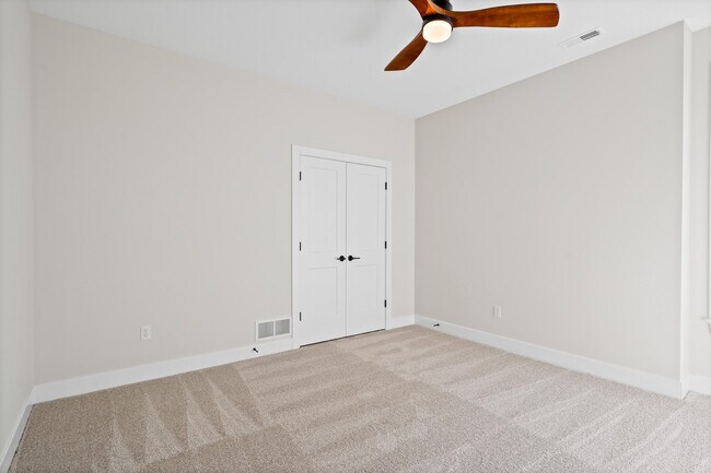 Building Photo - 5201 Buttercup Dr