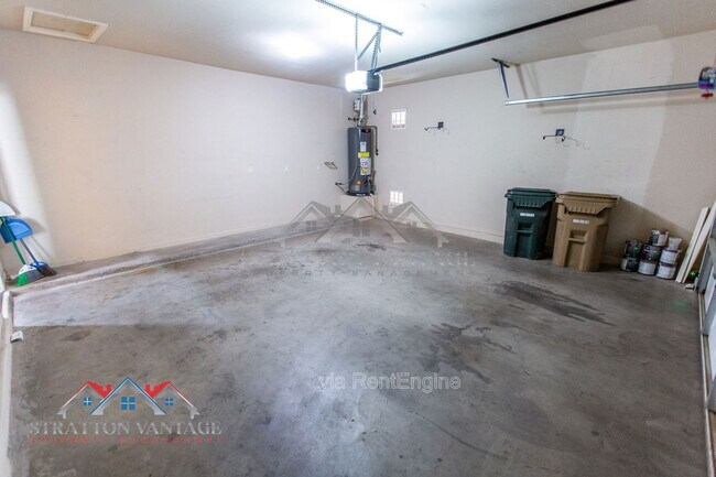 Building Photo - 13562 W Cypress St