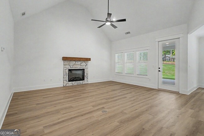Building Photo - 347 E Crestwood Rd