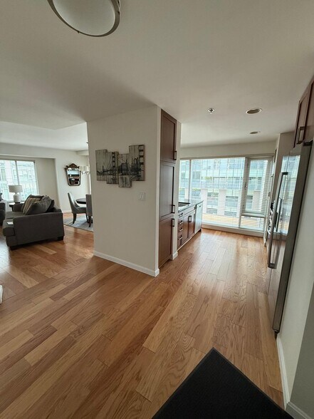 Building Photo - 100 Exchange St