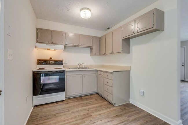 Building Photo - 364 Fir St