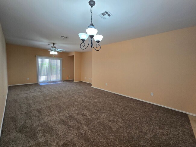 Building Photo - 3 BED / 2 BATH SINGLE STORY HOME IN SUN CI...