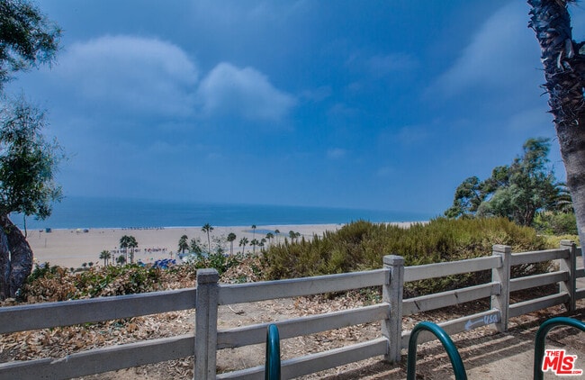 Building Photo - 124 Idaho Ave